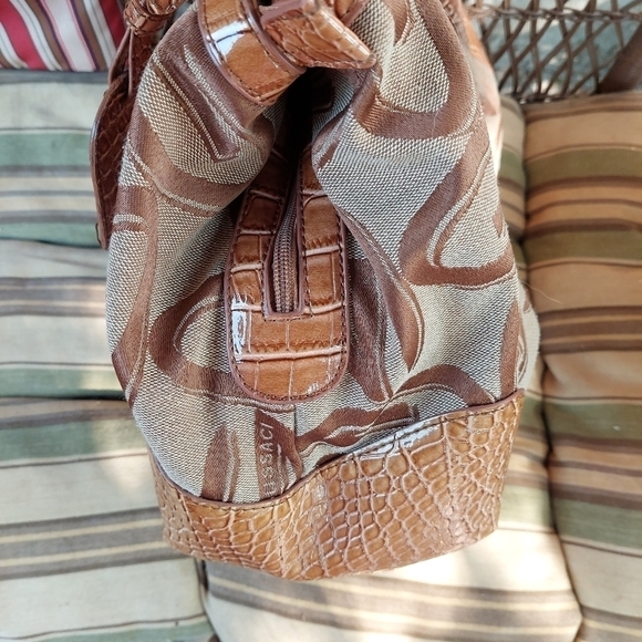 Gussaci Large 2-Tone Large Handbag/Purse - Picture 7 of 16